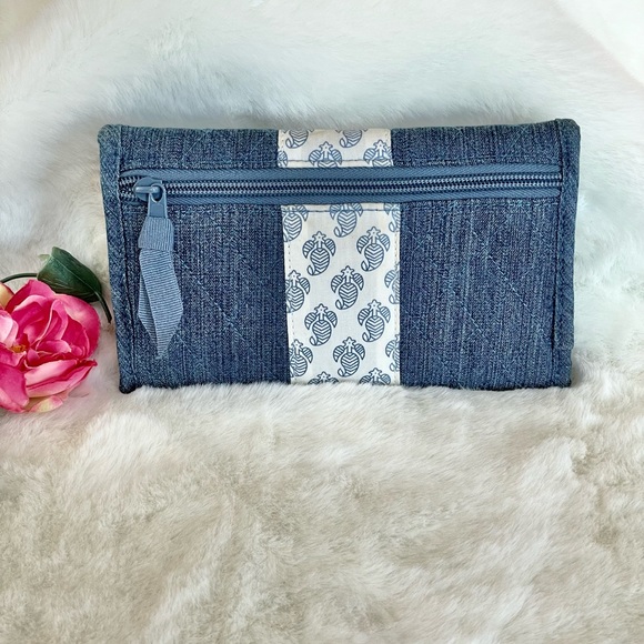 Great Condition LEMON HILL QUILTED WALLET VELCRO CLOSURE AND Zip POCKET in Back - Picture 2 of 7